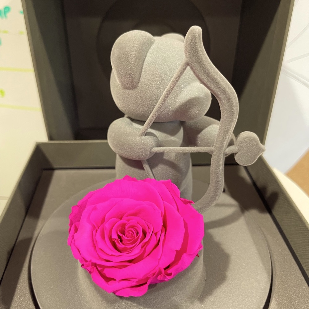 Forever flower bow and arrow bear. Rose that last up to a year with a gift box.